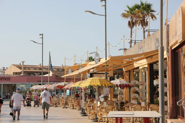 Het boulevard bij Playa de l'Arenal